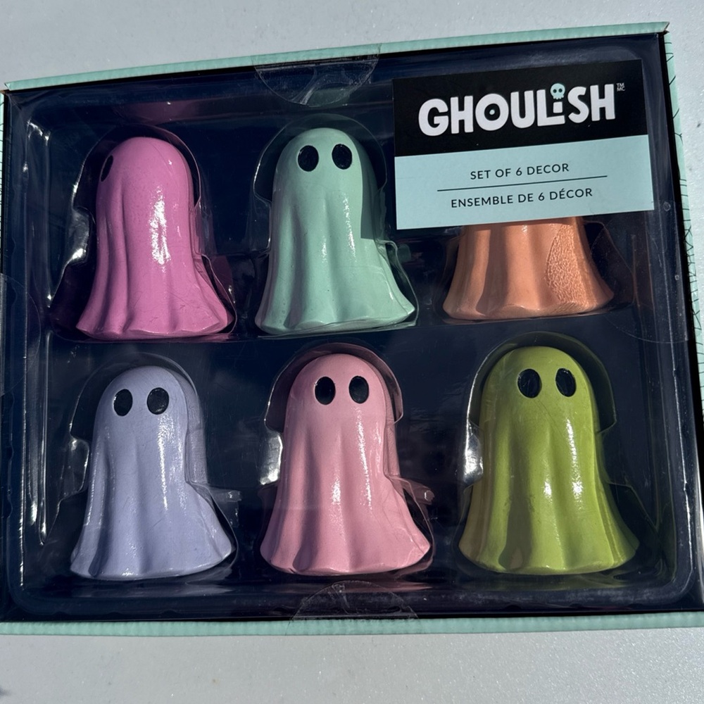 Ghoulish Multicolor Ghost Decor Set